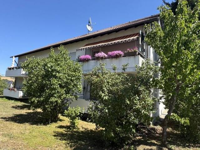 Familienfreundliche 4 Zi. Wohnung im 1.OG mit Balkon in schöner und ruhiger Ortsrandlage!