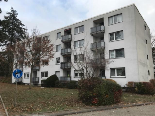 Familienfreundliche 4 Zimmer Wohnung im 1. Obergeschoss mit Balkon und Keller
