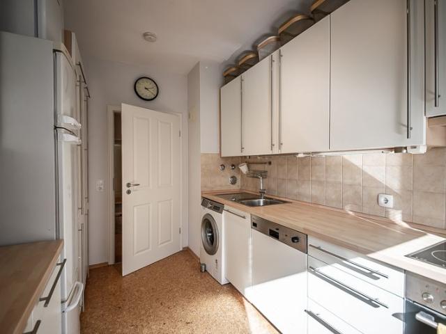 Familienfreundliche 4 Zimmer Wohnung mit Balkon in Pasing