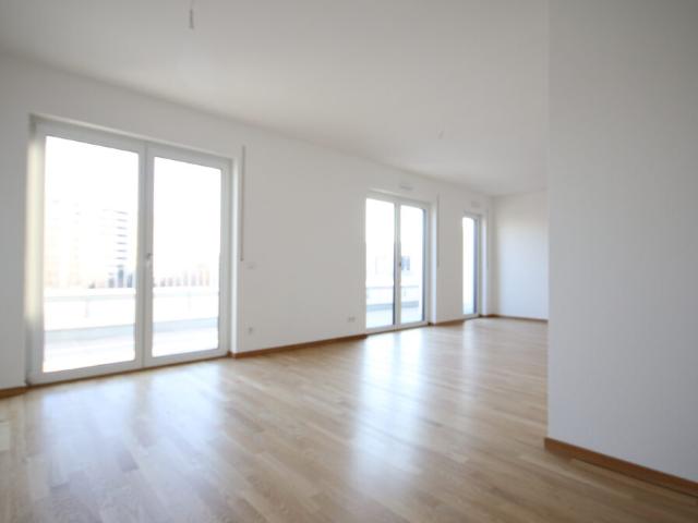 Familienfreundliche 4 Zimmer Wohnung mit Dachterrasse