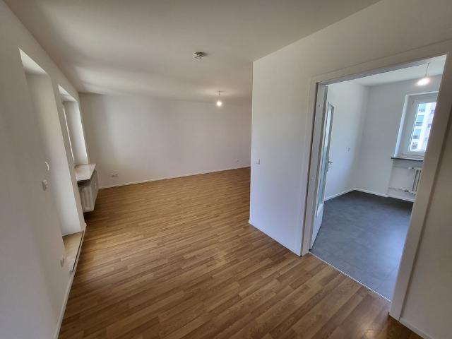 Familienfreundliche 4 Zimmer Wohnung mit Loggia in Oberhausen zu vermieten