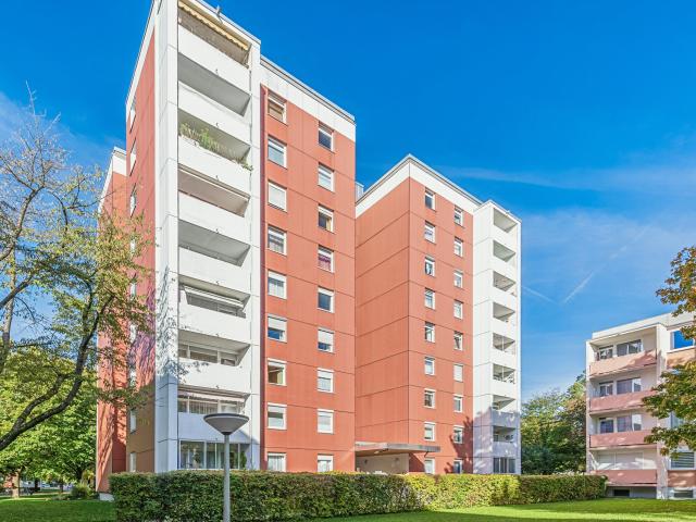 Familienfreundliche 4 Zimmer Wohnung mit schönem Westbalkon in zentraler Lage