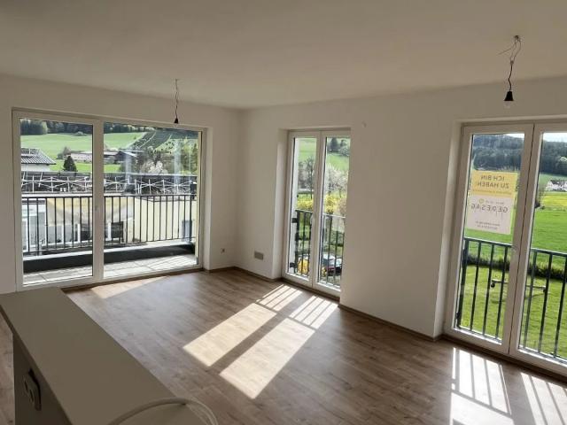Familienfreundliche 4 Zimmer Wohnung mit Schwimmteich in ruhiger Grünlage förderbar