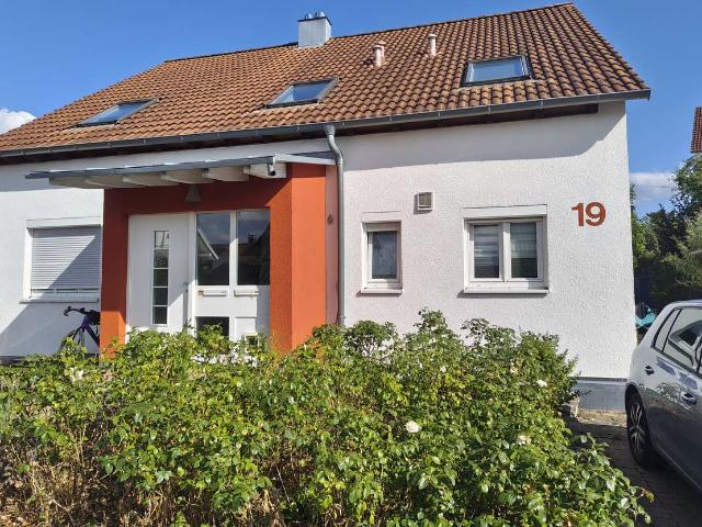 Familienfreundliche 4 Zimmer Wohnung mit separatem Gästezimmer & Holzofen Haustiere willkommen