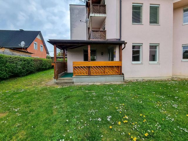 Familienfreundliche 4 Zimmer Wohnung mit Terrasse & Gartenzugang in Pirka