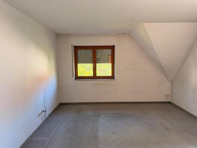 Familienfreundliche 4 Zimmer Wohnung mit TG und Balkon