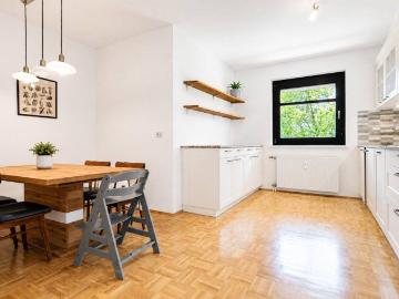 Familienfreundliche 4 Zimmer Wohnung mit Tiefgarage