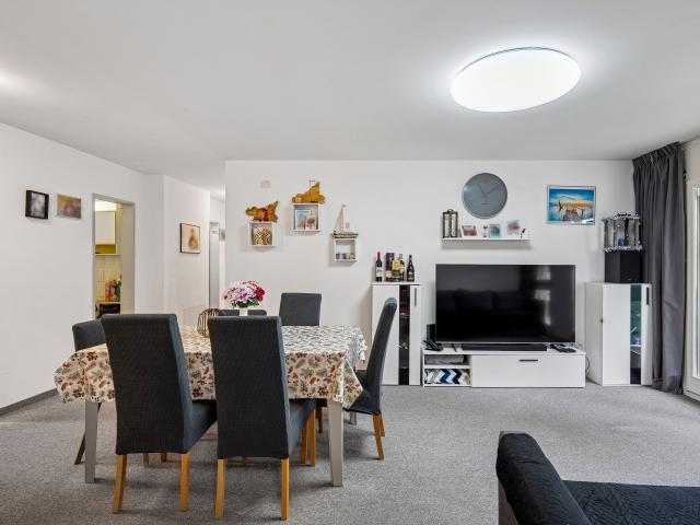 Familienfreundliche 5.5 Zimmer Wohnung mit viel Raum und Komfort