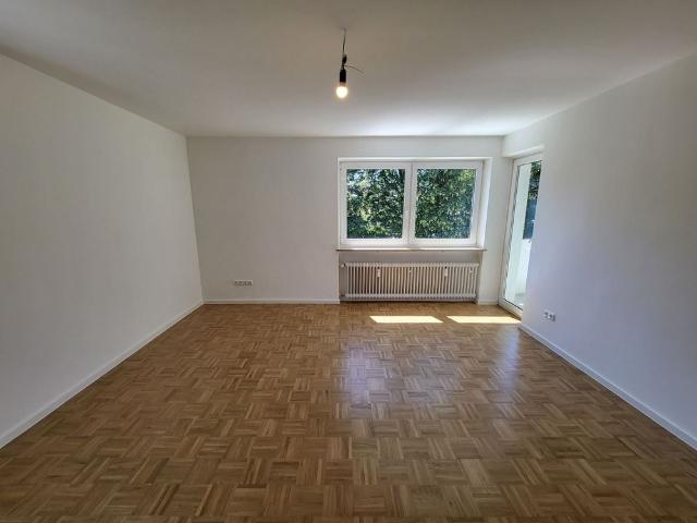 Familienfreundliche 5 Zimmer Wohnung mit Loggia in Lechhausen zu vermieten