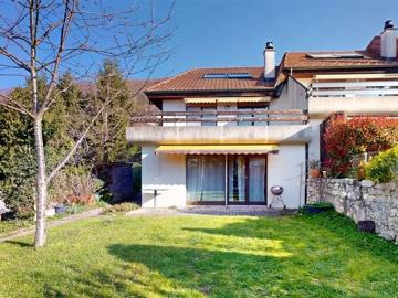Familienfreundliches 5.5 Zimmer Reiheneckhaus mit Einstellhallenplatz