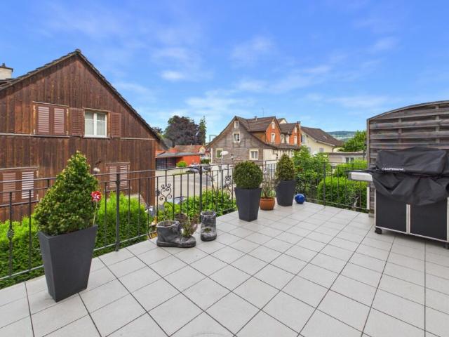 Familienfreundliches 5.5 Zimmer Reihenhaus mit viel Platz und sonnigem Aussenbereich