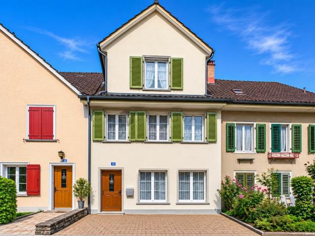 Familienfreundliches 5.5 Zimmer Reihenhaus mit viel Platz und sonnigem Aussenbereich