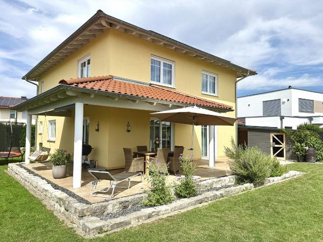 Familienfreundliches Toskana Haus mit Doppelgarage und Gartenidylle in Bellenberg