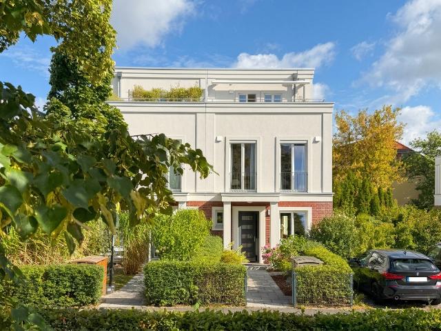 Familienfreundliches Townhouse mit hohen Räumen, sonniger Dachterrasse und gut nutzbarem Keller