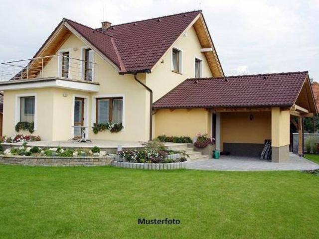 Familienfreundliches Wohnhaus mit viel Platz, Garage und Nebengebäude