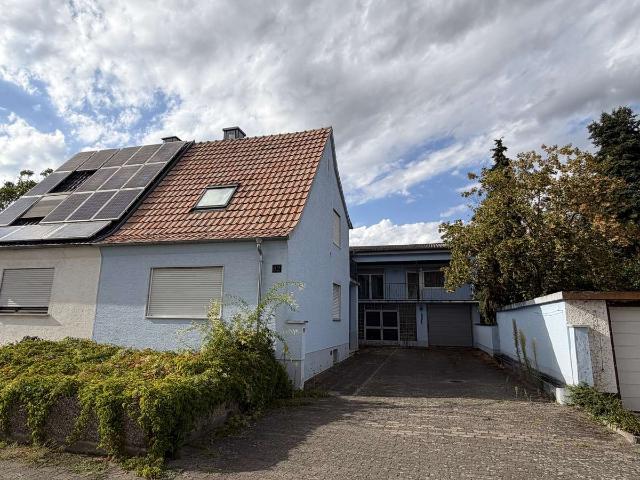 Familienfreundliches Zweifamilienhaus Doppelhaushälfte + Anbau auf ERBPACHT Grundstück