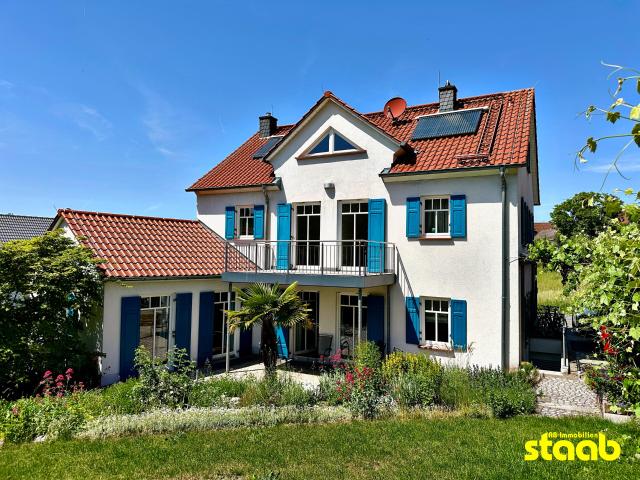 Familienfreundliches Zuhause mit viel Platz, traumhafter Terrasse, Carport & Garten