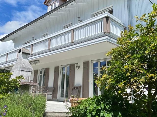 362 m² auf drei Ebenen in Rott: Mehrgenerationenhaus mit Einliegerwohnung, Wintergarten und Doppelgarage