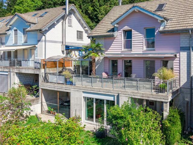 Familienfreundliches Doppeleinfamilienhaus zu verkaufen