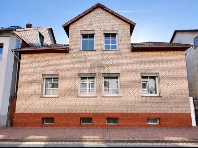 Familienfreundliches ein bis zwei Familienhaus