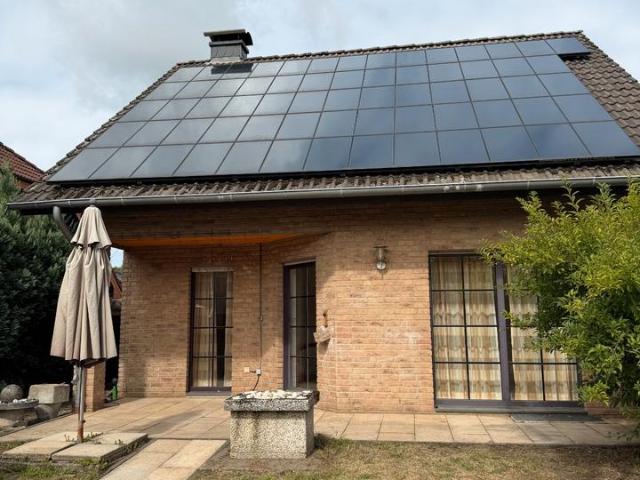 Familienfreundliches Einfamilienhaus mit Garten, Balkon, PV