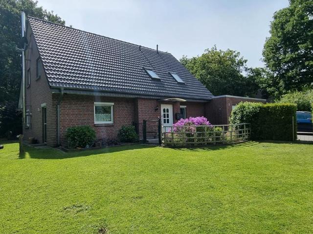 Familienfreundliches Einfamilienhaus mit großem Garten und Pool