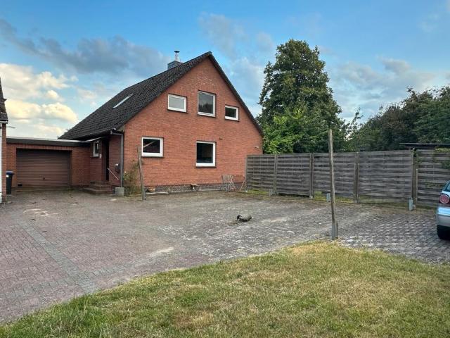Familienfreundliches Einfamilienhaus mit großem Grundstück
