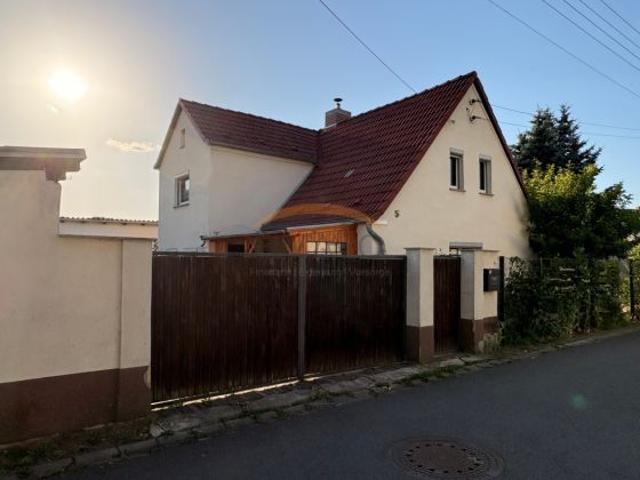 Familienfreundliches Einfamilienhaus mit großem Grundstück, Kamin, Nebengebäuden und viel Potenzial