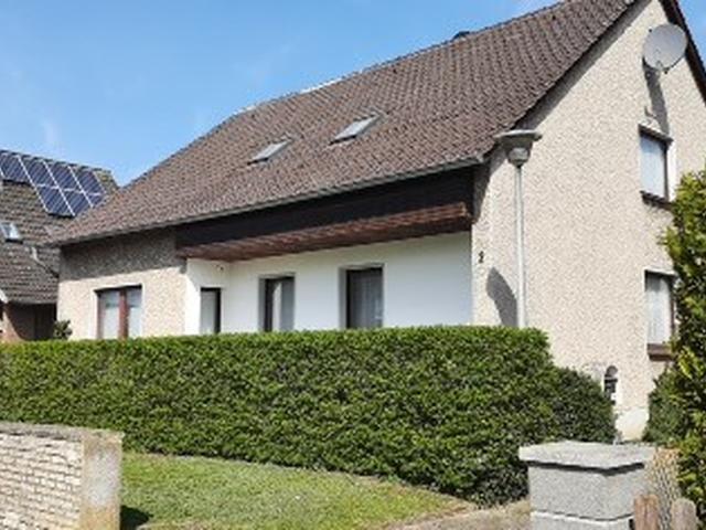 Familienfreundliches Einfamilienhaus mit zwei Wohneinheiten provisionsfrei