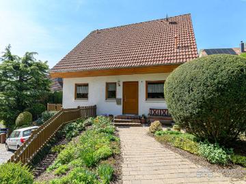 Familienfreundliches Einfamilienhaus Terrasse Garten Keller Stellplätze