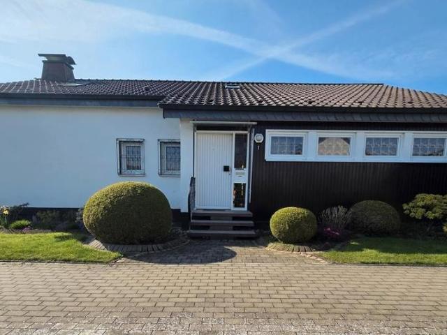 Familienfreundliches, freistehendes Einfamilienhaus mit Garten