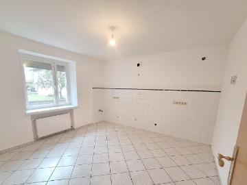 Familienfreundliches Haus mit schönem Garten und Stellplätzen in ruhiger Lage