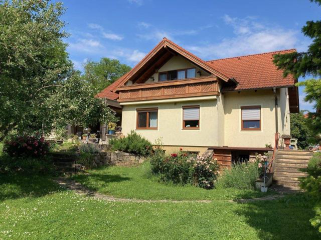 Familienfreundliches Landhaus mit 2.600m2 naturnahem Garten und Schwimmteich