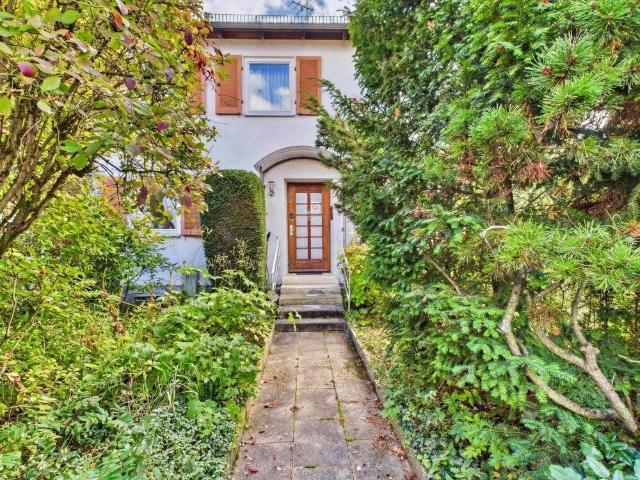 Familienfreundliches Reihen Eckhaus mit großem Garten in Stuttgart Möhringen