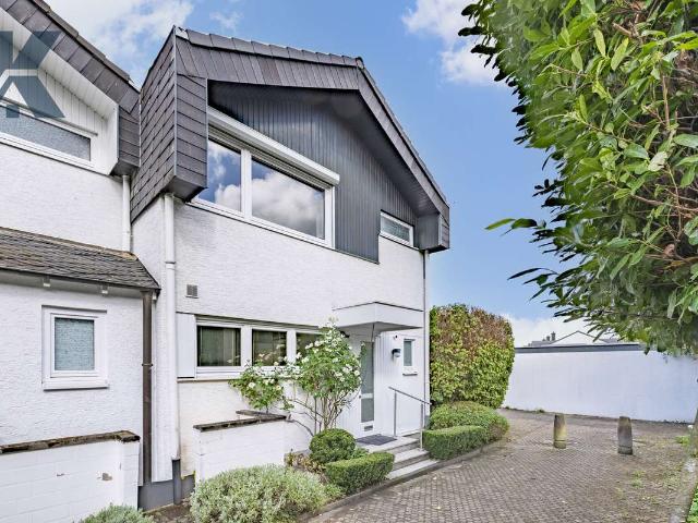 Familienfreundliches Reiheneckhaus mit Garten, Garage in begehrter Wohnlage von Köln Lövenich