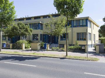 Familienfreundliches Reihenendhaus mit Terrasse, Garten und großzügigem Hobbykeller in Kleinmachnow