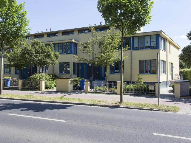 Familienfreundliches Reihenendhaus mit Terrasse, Garten und großzügigem Hobbykeller in Kleinmachnow