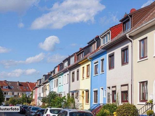 Familienfreundliches Reihenhaus mit Keller, Hobbyraum und 2 Loggien
