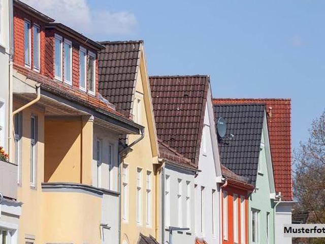 Familienfreundliches Reihenhaus mit Keller, Hobbyraum und 2 Loggien