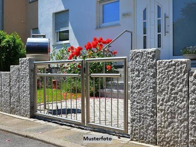 Familienfreundliches Reihenhaus mit Keller, Hobbyraum und 2 Loggien