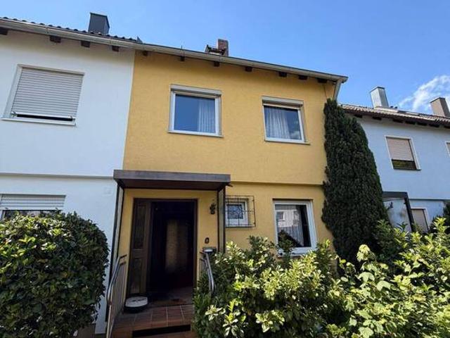 Familienfreundliches Reihenmittelhaus mit Wintergarten, 5 Zimmern und 2 Garagen