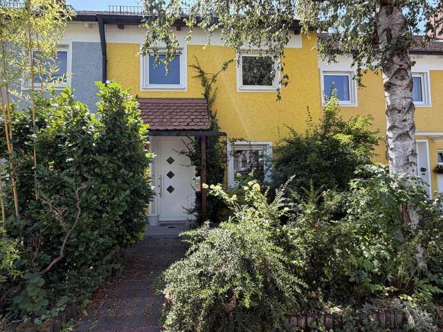 Familienfreundliches RMH auf Erbpacht mit herrlichem Südgarten in begehrter Lage in Obermenzing