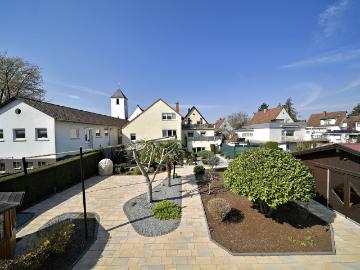 Familienglück mit traumhaftem Garten und vielen Extras!