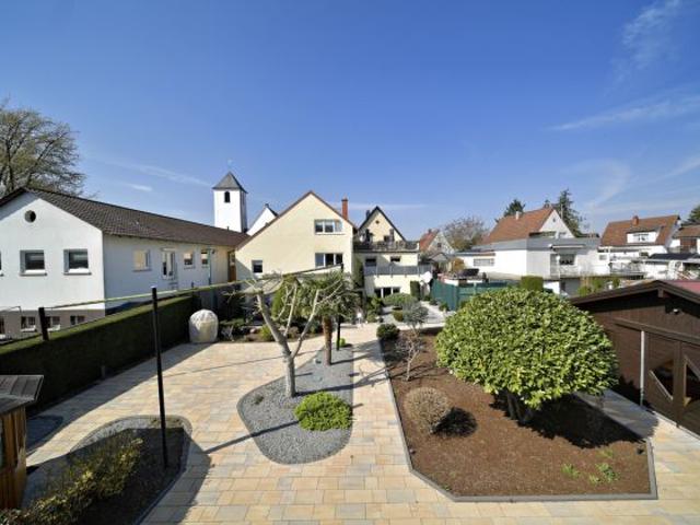 Familienglück mit traumhaftem Garten und vielen Extras!
