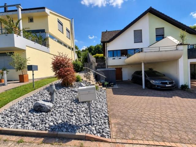 FAMILIENGLÜCK MIT GARTEN UND WINTERGARTEN