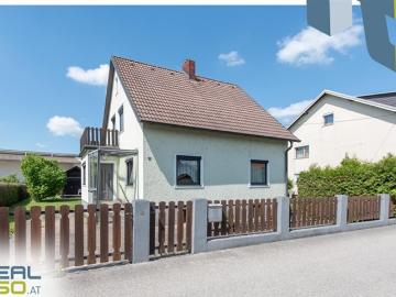 Familienglück mit Gartenidylle – Älteres Haus mit Charme und Entwicklungspotenzial