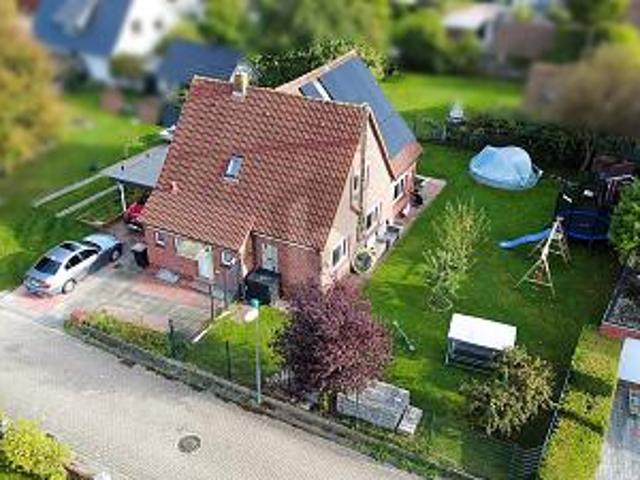 FAMILIENGLÜCK MIT POOL UND KAMINFEUER
