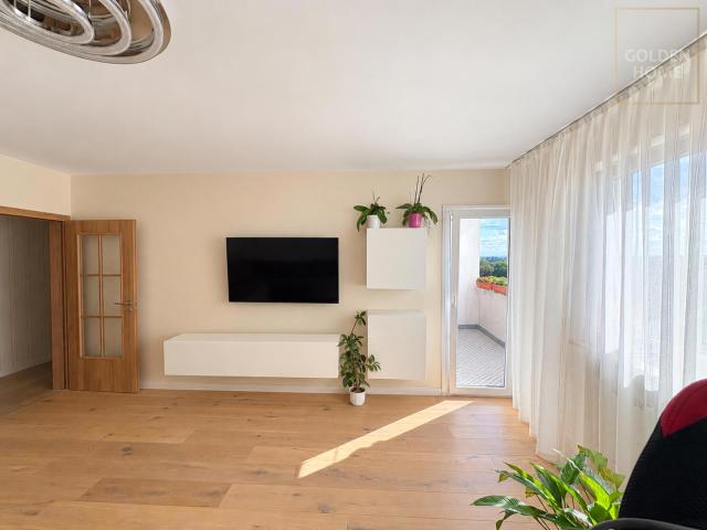 Familienglück mit Privatpark und Weitblick
