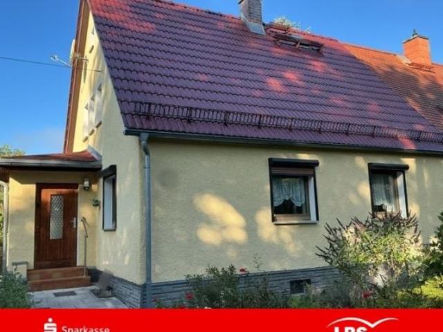 Familienglück mit schönem Garten