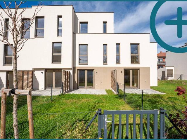 Familienglück auf drei Etagen – modernes Reihenhaus mit Garten